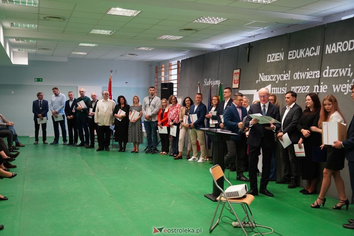 Metalówka ma skarb! Do szkoły trafiła pamiątka dr Psarskiego [15.10] - zdjęcie #54 - eOstroleka.pl