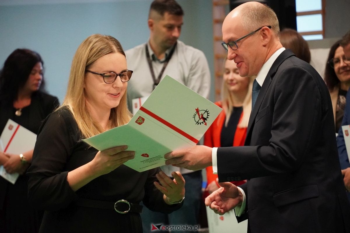 Metalówka ma skarb! Do szkoły trafiła pamiątka dr Psarskiego [15.10] - zdjęcie #53 - eOstroleka.pl