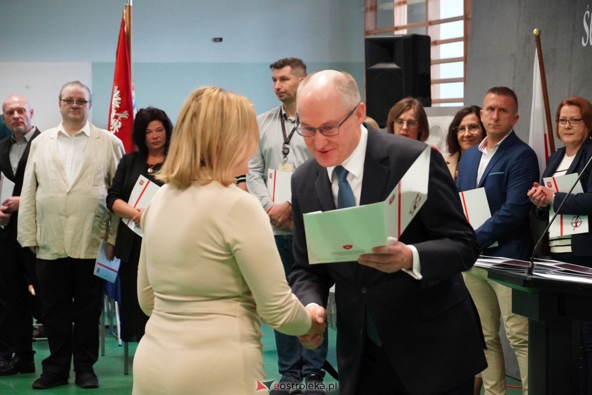 Metalówka ma skarb! Do szkoły trafiła pamiątka dr Psarskiego [15.10] - zdjęcie #52 - eOstroleka.pl
