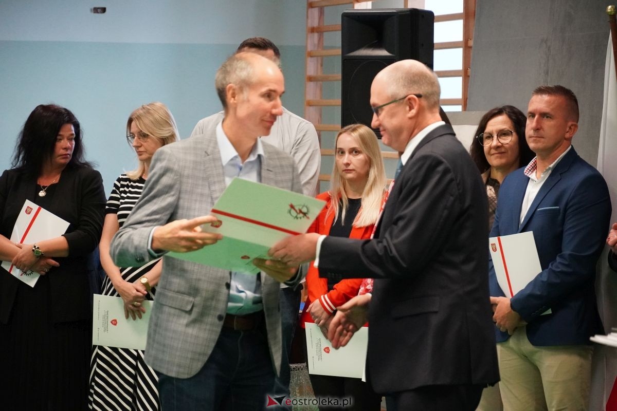 Metalówka ma skarb! Do szkoły trafiła pamiątka dr Psarskiego [15.10] - zdjęcie #50 - eOstroleka.pl