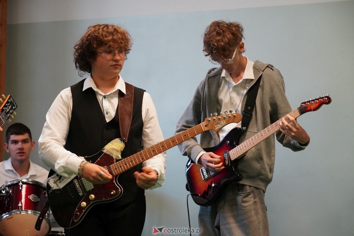 Metalówka ma skarb! Do szkoły trafiła pamiątka dr Psarskiego [15.10] - zdjęcie #47 - eOstroleka.pl