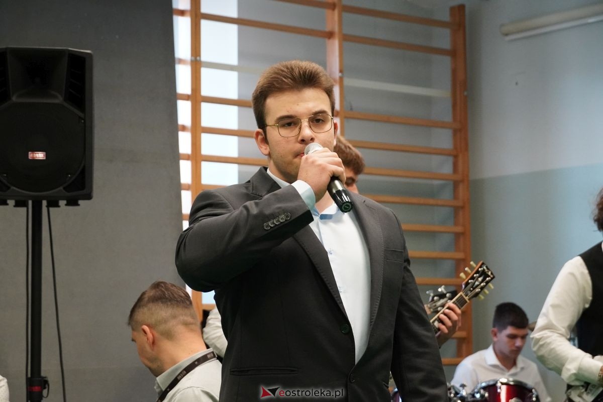 Metalówka ma skarb! Do szkoły trafiła pamiątka dr Psarskiego [15.10] - zdjęcie #45 - eOstroleka.pl