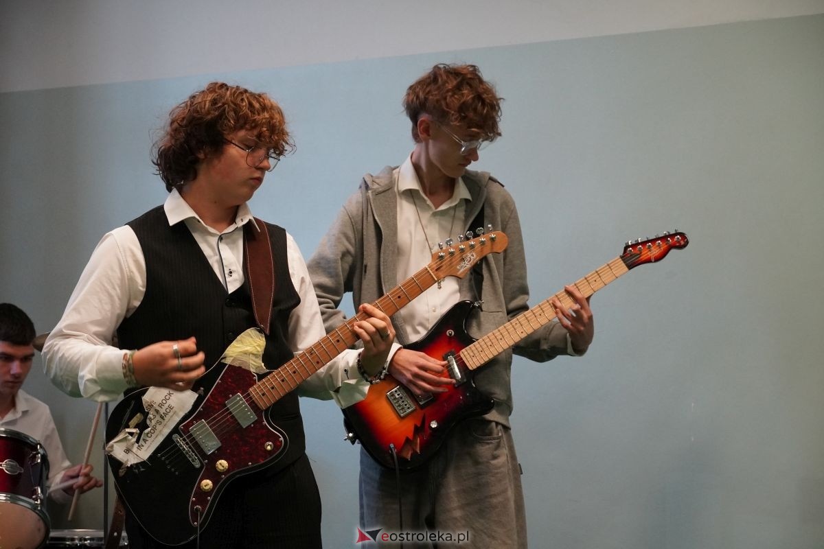 Metalówka ma skarb! Do szkoły trafiła pamiątka dr Psarskiego [15.10] - zdjęcie #44 - eOstroleka.pl