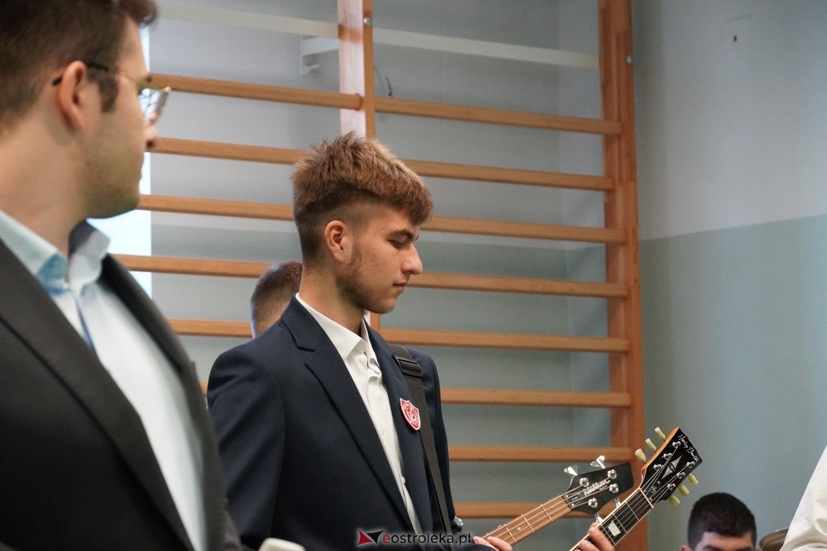 Metalówka ma skarb! Do szkoły trafiła pamiątka dr Psarskiego [15.10] - zdjęcie #42 - eOstroleka.pl