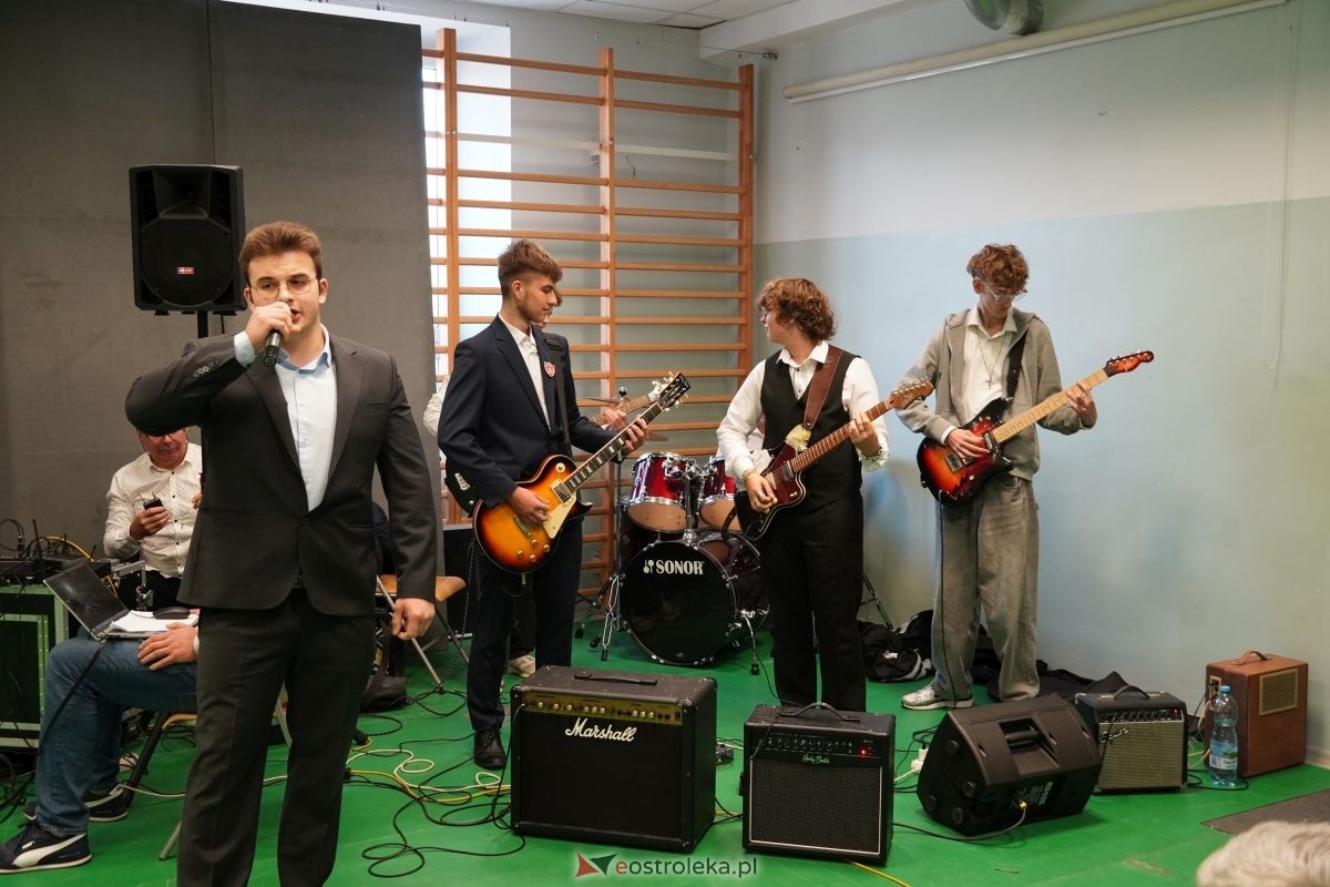 Metalówka ma skarb! Do szkoły trafiła pamiątka dr Psarskiego [15.10] - zdjęcie #41 - eOstroleka.pl