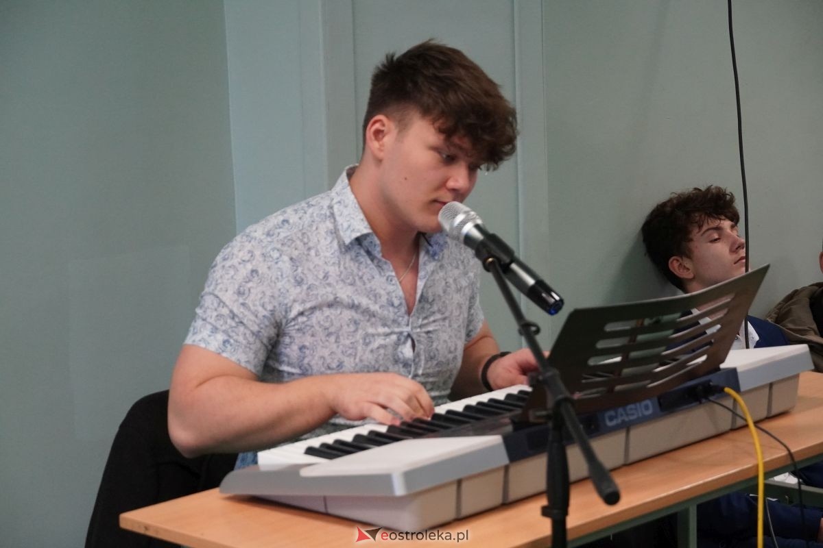 Metalówka ma skarb! Do szkoły trafiła pamiątka dr Psarskiego [15.10] - zdjęcie #38 - eOstroleka.pl