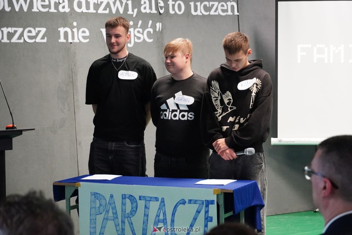 Metalówka ma skarb! Do szkoły trafiła pamiątka dr Psarskiego [15.10] - zdjęcie #30 - eOstroleka.pl