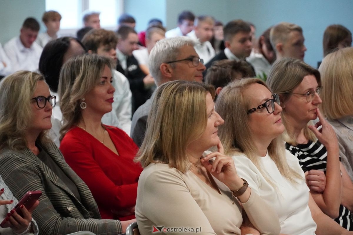 Metalówka ma skarb! Do szkoły trafiła pamiątka dr Psarskiego [15.10] - zdjęcie #24 - eOstroleka.pl