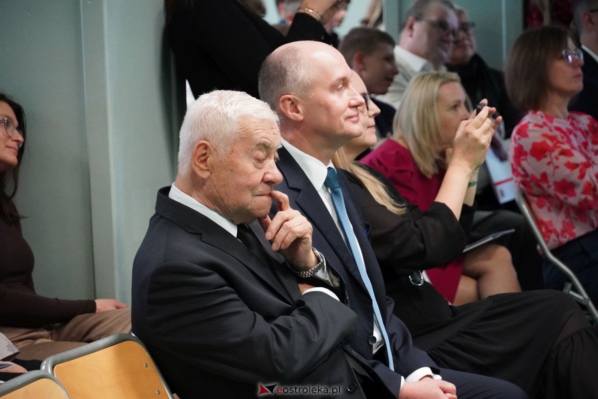 Metalówka ma skarb! Do szkoły trafiła pamiątka dr Psarskiego [15.10] - zdjęcie #23 - eOstroleka.pl