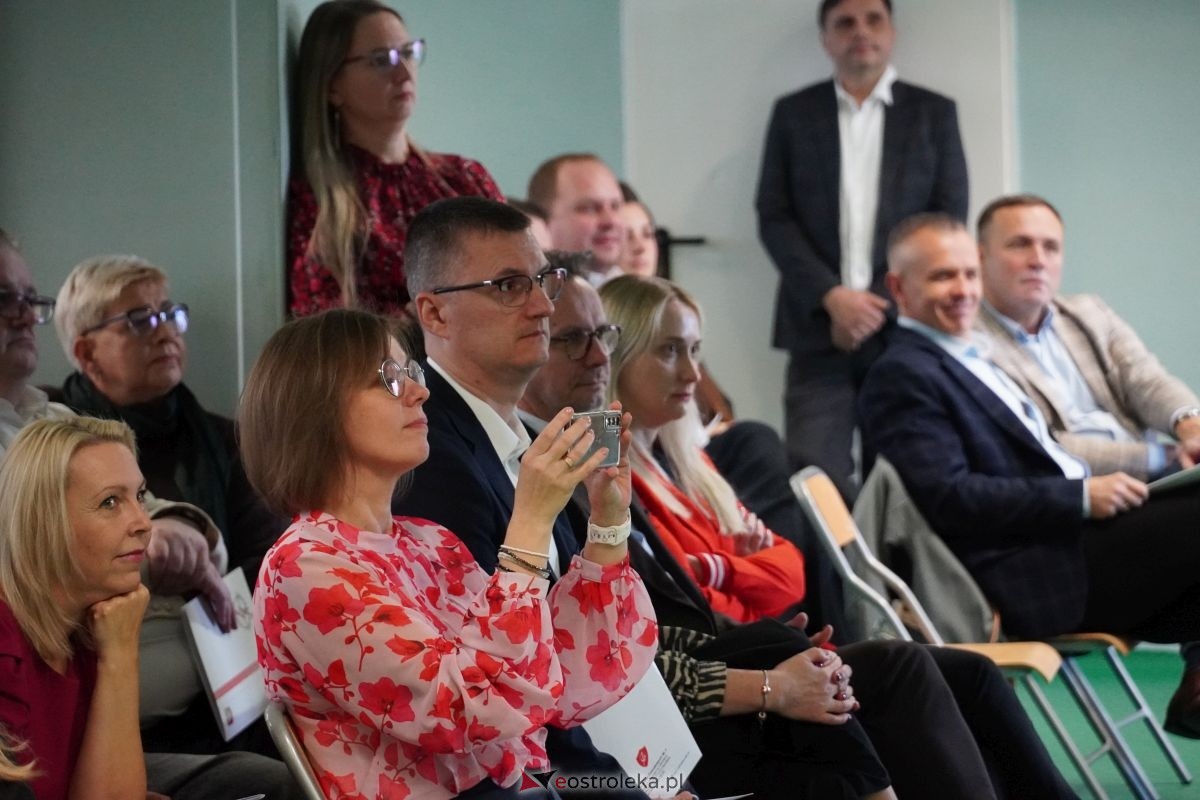 Metalówka ma skarb! Do szkoły trafiła pamiątka dr Psarskiego [15.10] - zdjęcie #22 - eOstroleka.pl