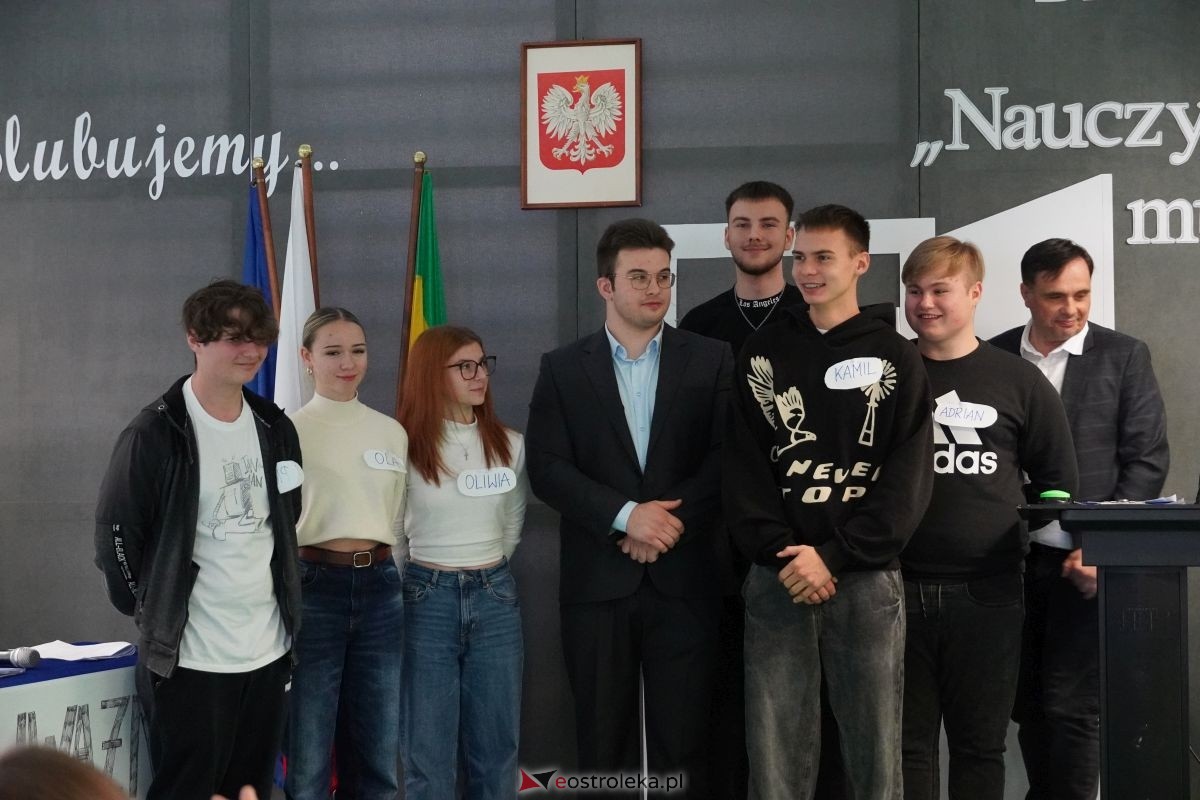 Metalówka ma skarb! Do szkoły trafiła pamiątka dr Psarskiego [15.10] - zdjęcie #21 - eOstroleka.pl