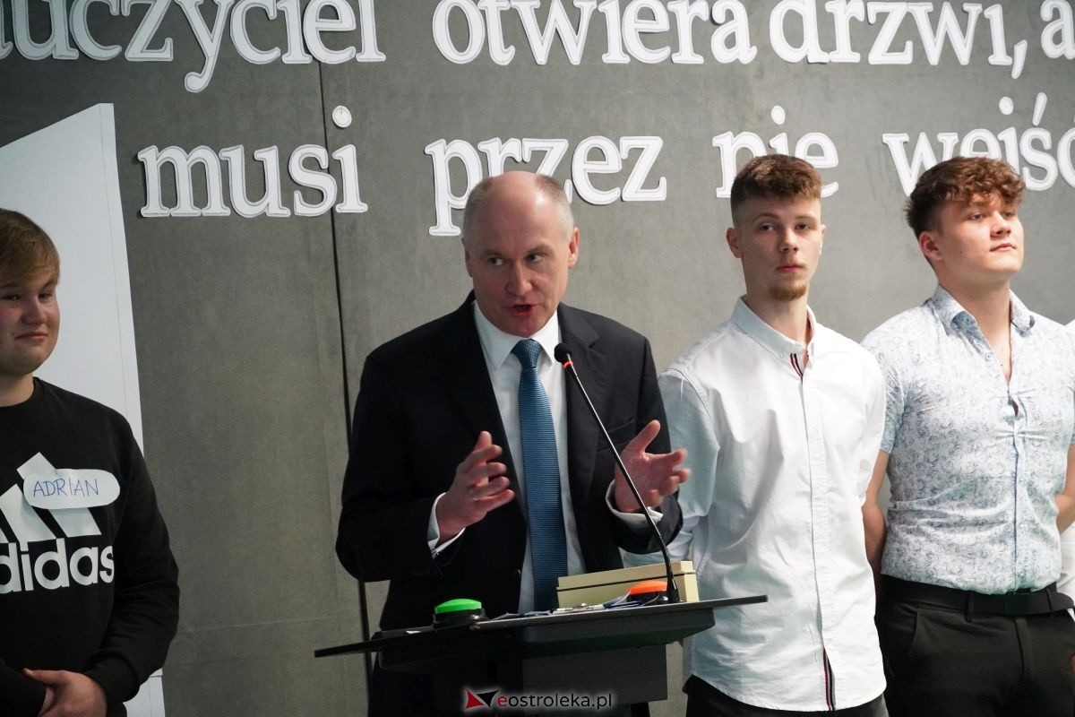 Metalówka ma skarb! Do szkoły trafiła pamiątka dr Psarskiego [15.10] - zdjęcie #18 - eOstroleka.pl