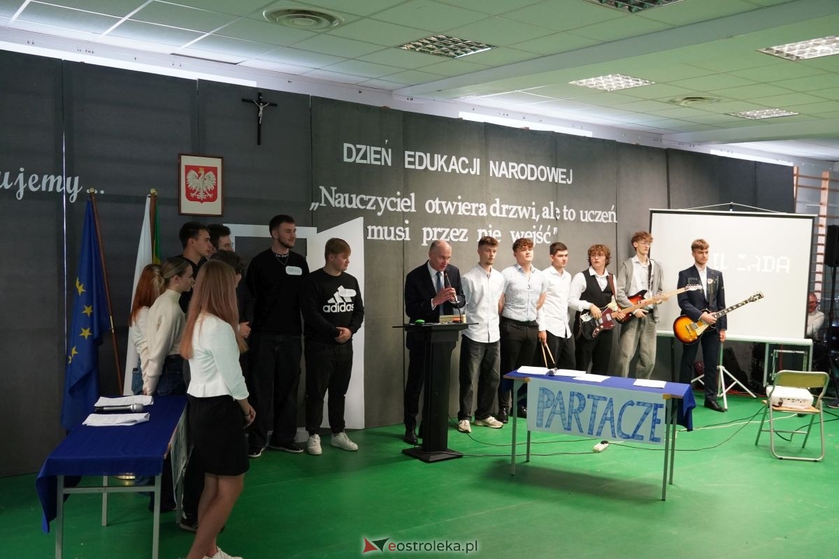 Metalówka ma skarb! Do szkoły trafiła pamiątka dr Psarskiego [15.10] - zdjęcie #17 - eOstroleka.pl