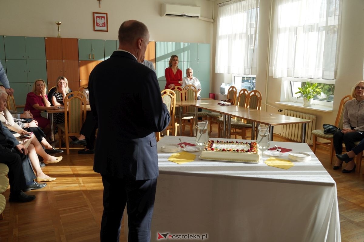 Metalówka ma skarb! Do szkoły trafiła pamiątka dr Psarskiego [15.10] - zdjęcie #7 - eOstroleka.pl