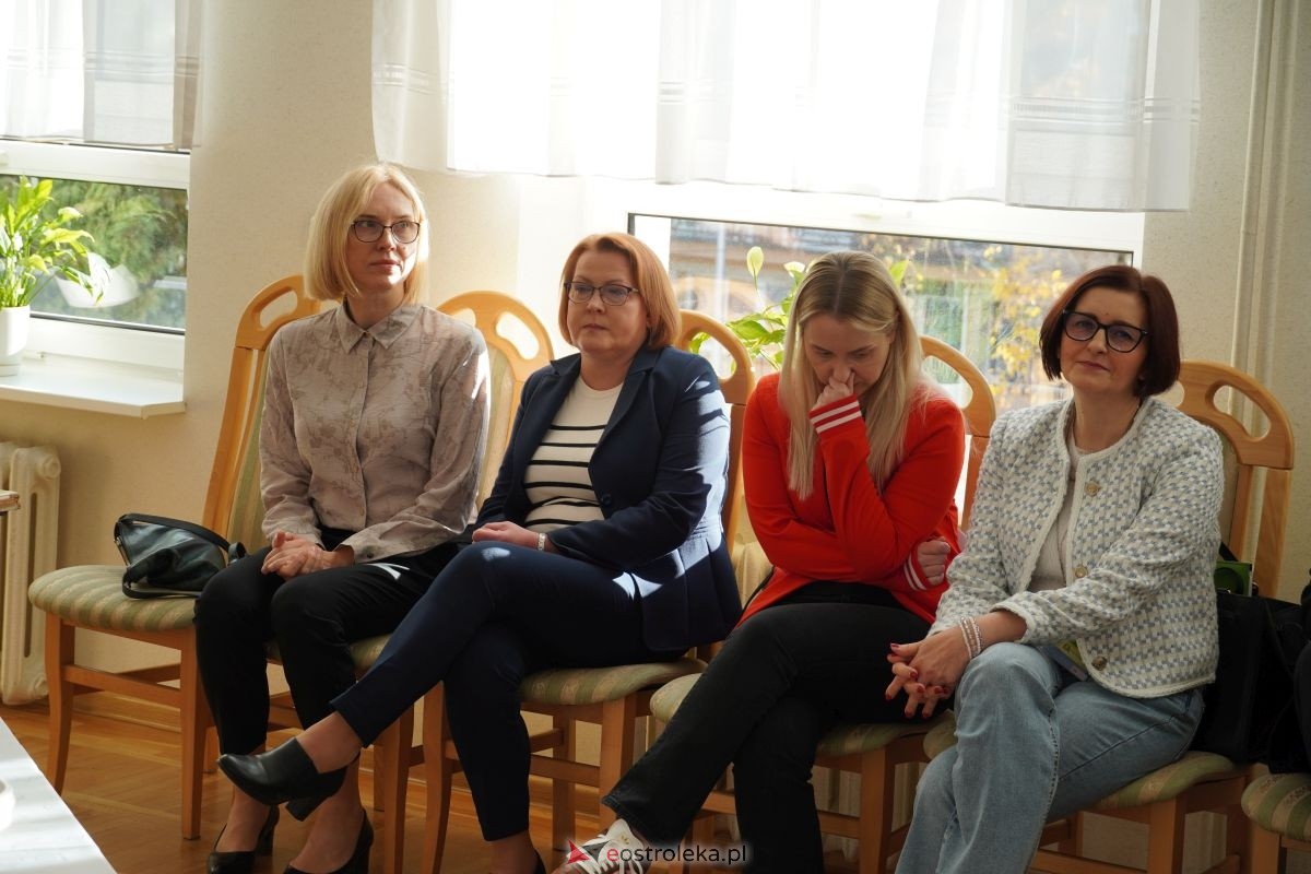 Metalówka ma skarb! Do szkoły trafiła pamiątka dr Psarskiego [15.10] - zdjęcie #6 - eOstroleka.pl