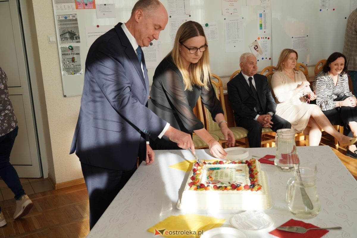 Metalówka ma skarb! Do szkoły trafiła pamiątka dr Psarskiego [15.10] - zdjęcie #5 - eOstroleka.pl