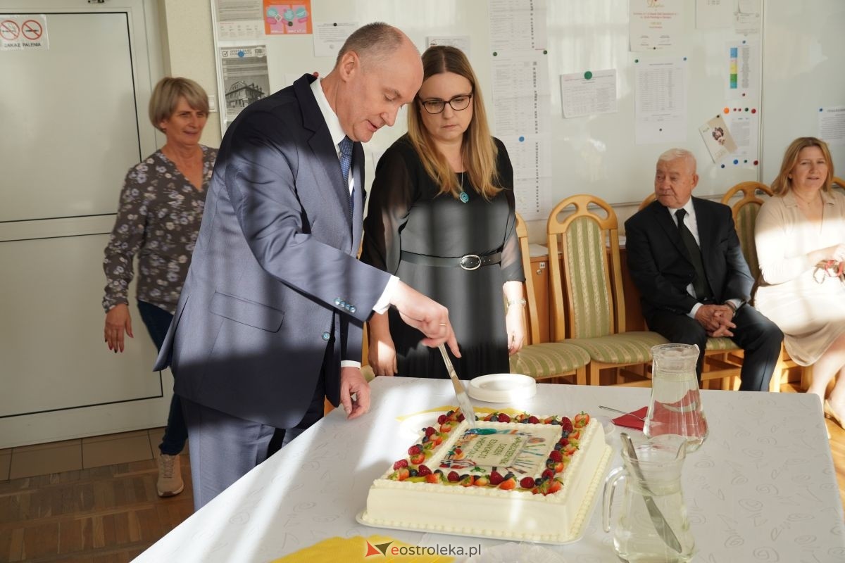 Metalówka ma skarb! Do szkoły trafiła pamiątka dr Psarskiego [15.10] - zdjęcie #3 - eOstroleka.pl