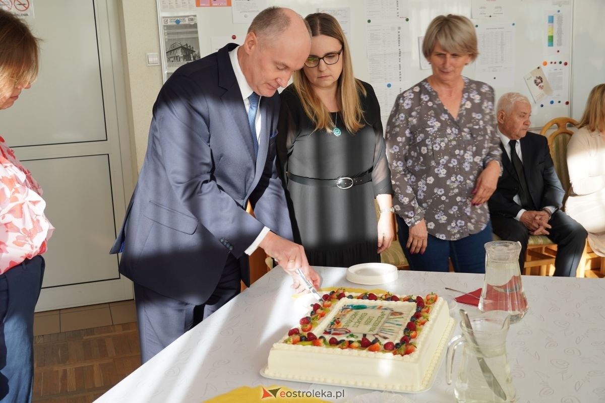 Metalówka ma skarb! Do szkoły trafiła pamiątka dr Psarskiego [15.10] - zdjęcie #2 - eOstroleka.pl