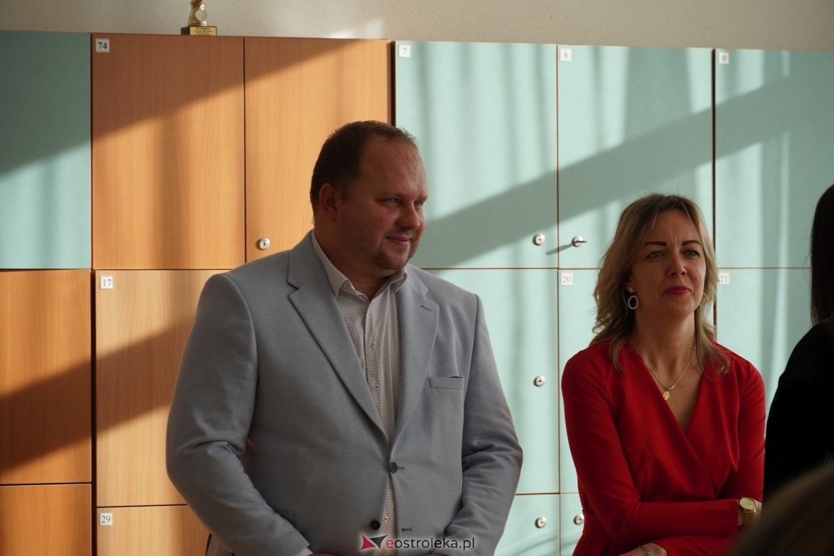 Metalówka ma skarb! Do szkoły trafiła pamiątka dr Psarskiego [15.10] - zdjęcie #1 - eOstroleka.pl