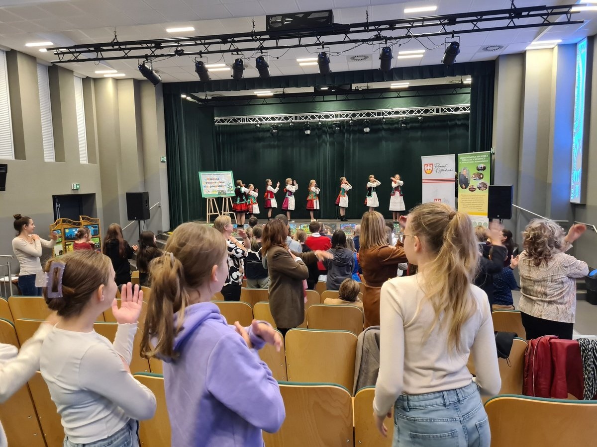  PODSUMOWANIE KONKURSU PLASTYCZNEGO WITRAŻE MYSZYNIECKIE/KURPIOWSKIE [15.10.2025] - zdjęcie #36 - eOstroleka.pl
