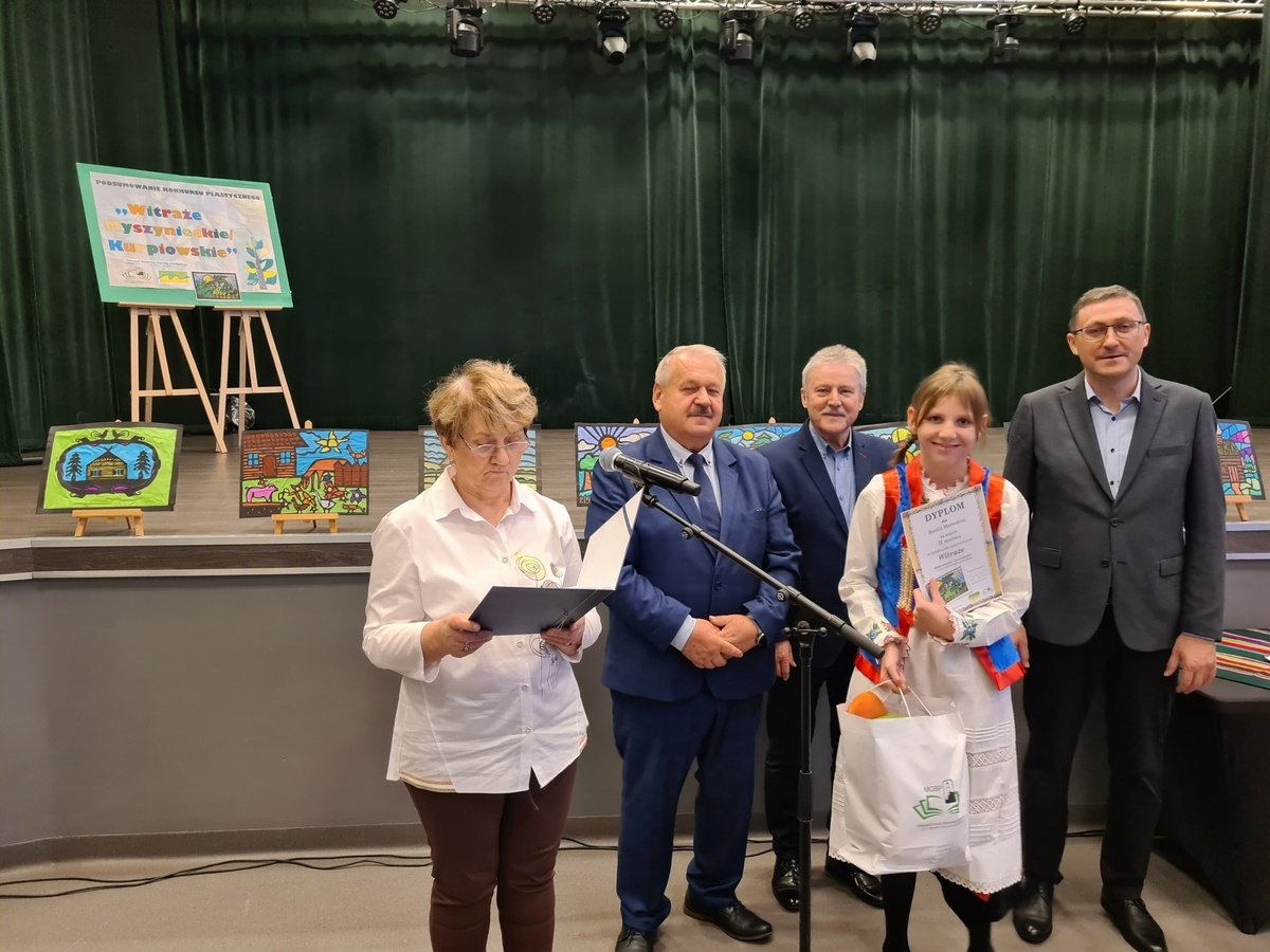  PODSUMOWANIE KONKURSU PLASTYCZNEGO WITRAŻE MYSZYNIECKIE/KURPIOWSKIE [15.10.2025] - zdjęcie #29 - eOstroleka.pl