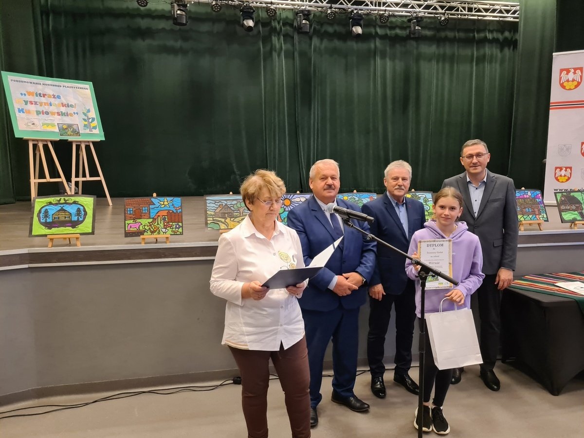  PODSUMOWANIE KONKURSU PLASTYCZNEGO WITRAŻE MYSZYNIECKIE/KURPIOWSKIE [15.10.2025] - zdjęcie #23 - eOstroleka.pl