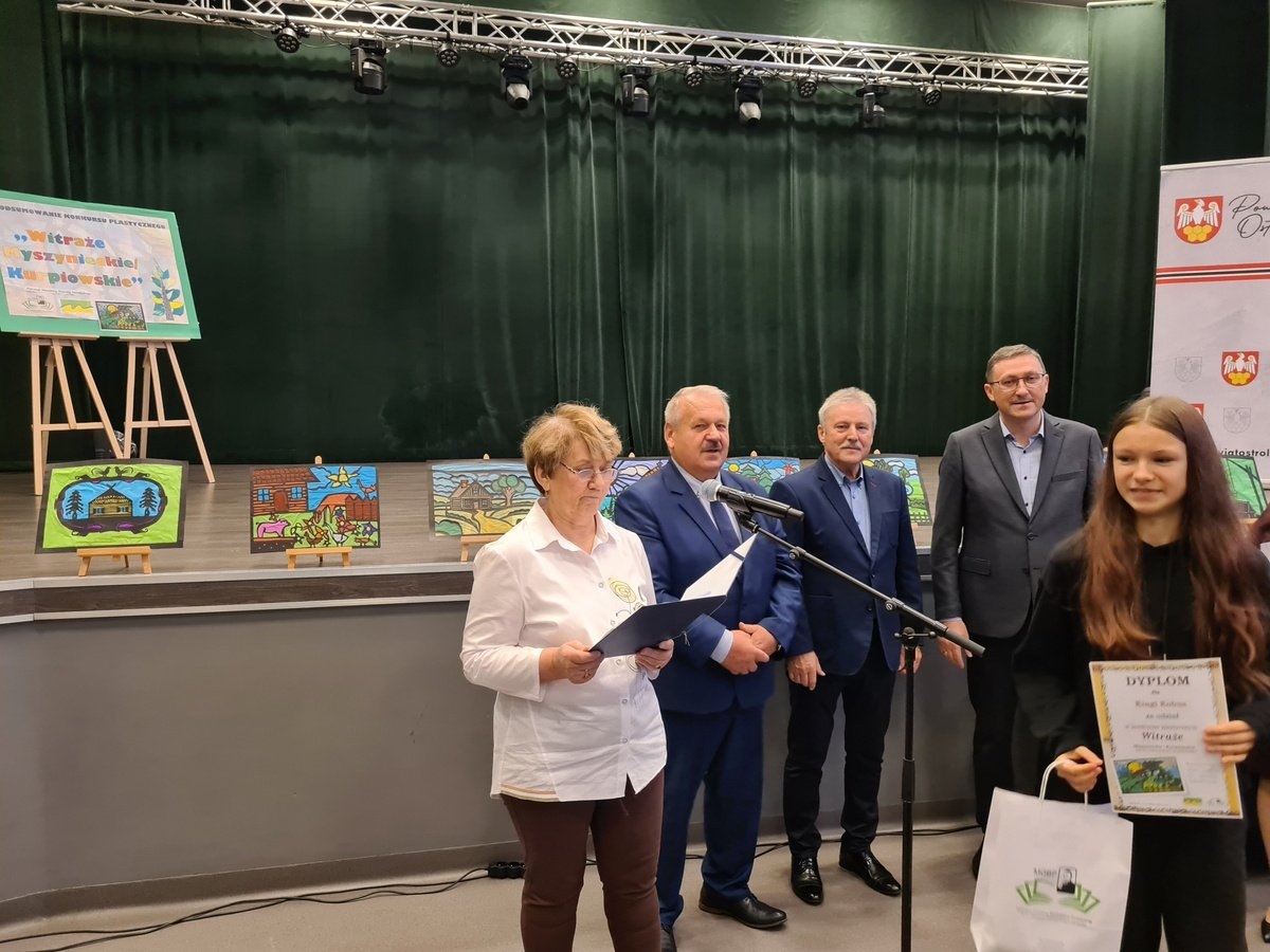 PODSUMOWANIE KONKURSU PLASTYCZNEGO WITRAŻE MYSZYNIECKIE/KURPIOWSKIE [15.10.2025] - zdjęcie #22 - eOstroleka.pl