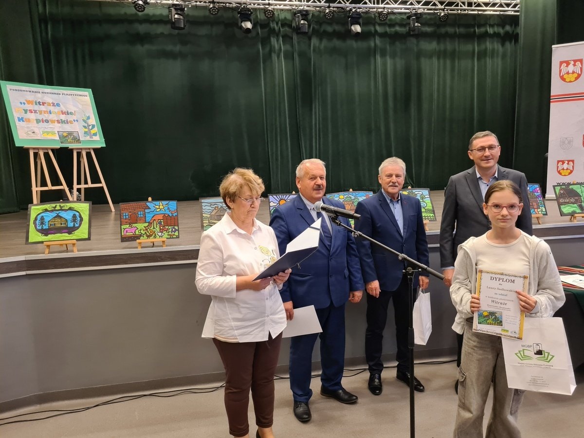  PODSUMOWANIE KONKURSU PLASTYCZNEGO WITRAŻE MYSZYNIECKIE/KURPIOWSKIE [15.10.2025] - zdjęcie #17 - eOstroleka.pl
