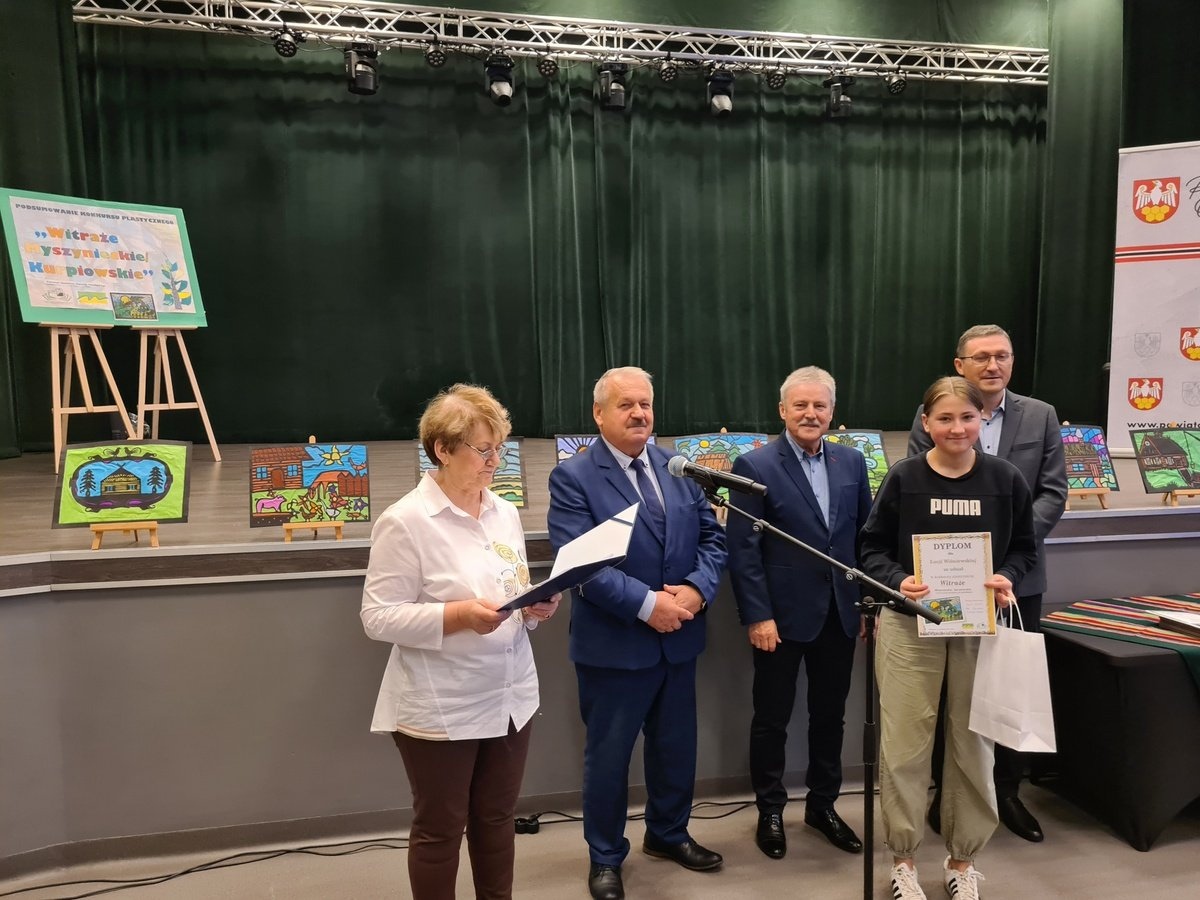  PODSUMOWANIE KONKURSU PLASTYCZNEGO WITRAŻE MYSZYNIECKIE/KURPIOWSKIE [15.10.2025] - zdjęcie #15 - eOstroleka.pl