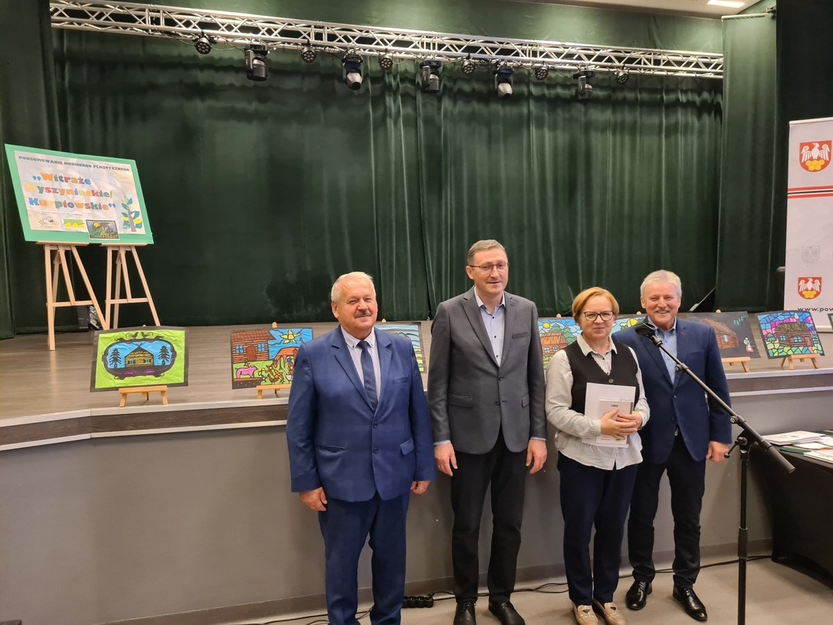  PODSUMOWANIE KONKURSU PLASTYCZNEGO WITRAŻE MYSZYNIECKIE/KURPIOWSKIE [15.10.2025] - zdjęcie #9 - eOstroleka.pl