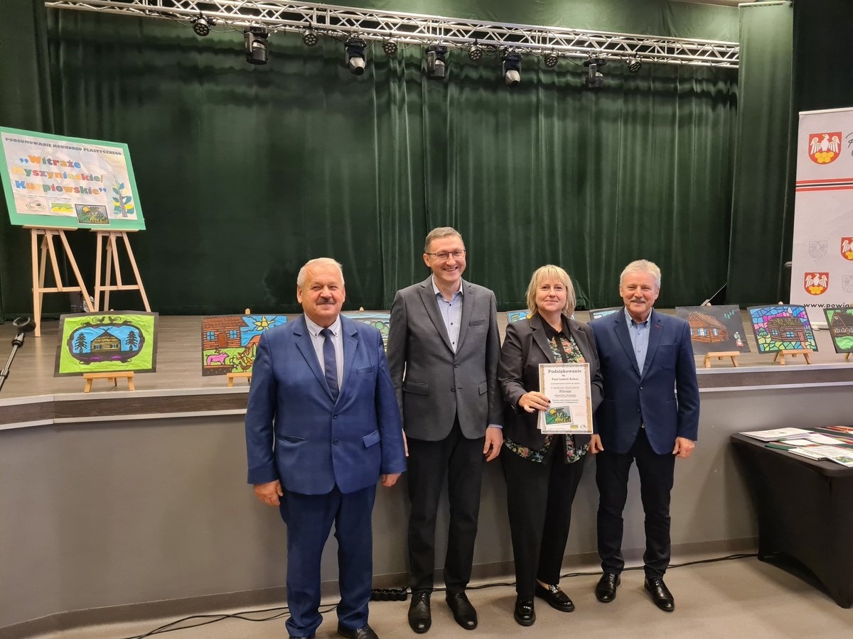  PODSUMOWANIE KONKURSU PLASTYCZNEGO WITRAŻE MYSZYNIECKIE/KURPIOWSKIE [15.10.2025] - zdjęcie #8 - eOstroleka.pl