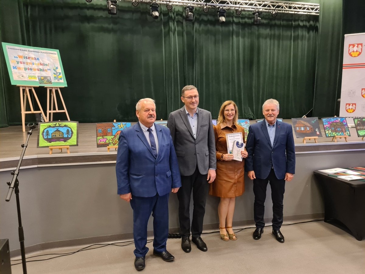  PODSUMOWANIE KONKURSU PLASTYCZNEGO WITRAŻE MYSZYNIECKIE/KURPIOWSKIE [15.10.2025] - zdjęcie #5 - eOstroleka.pl