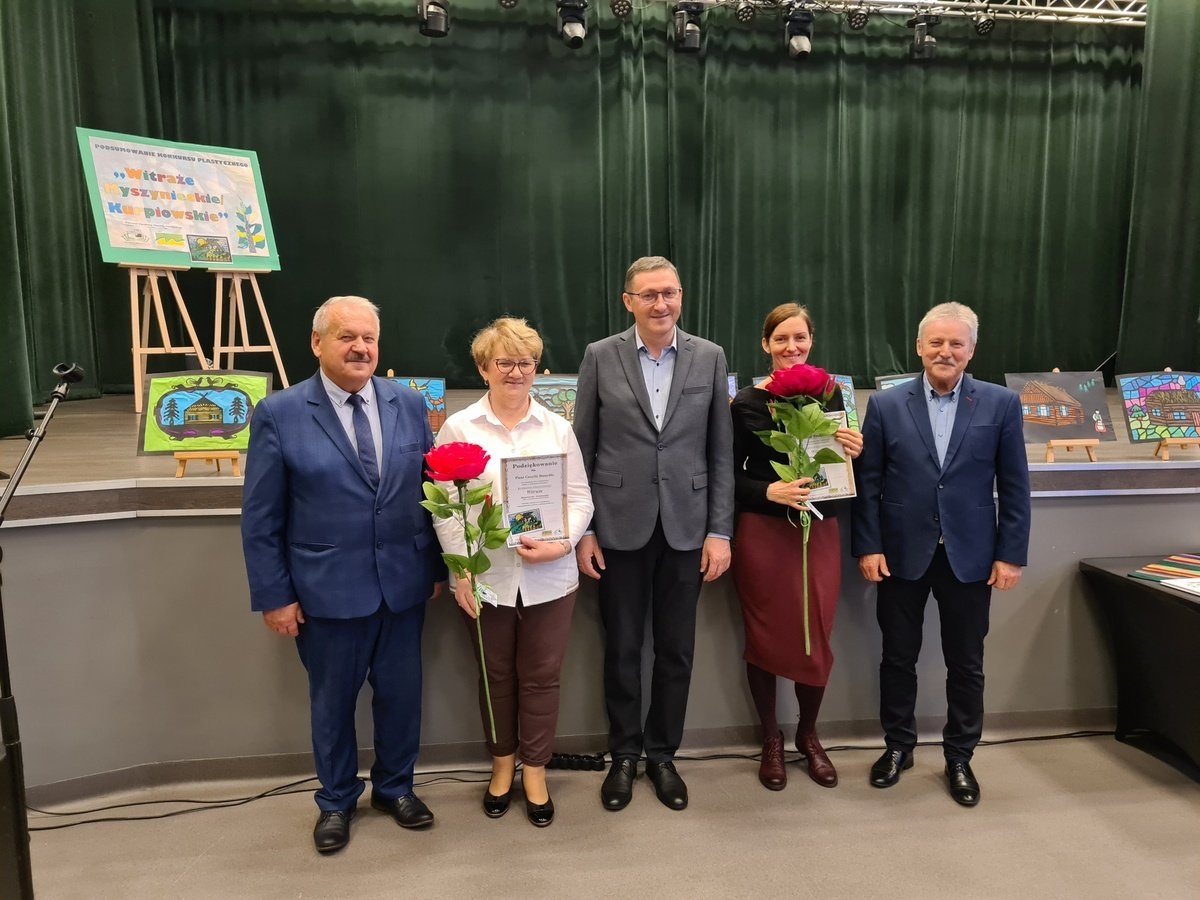  PODSUMOWANIE KONKURSU PLASTYCZNEGO WITRAŻE MYSZYNIECKIE/KURPIOWSKIE [15.10.2025] - zdjęcie #4 - eOstroleka.pl