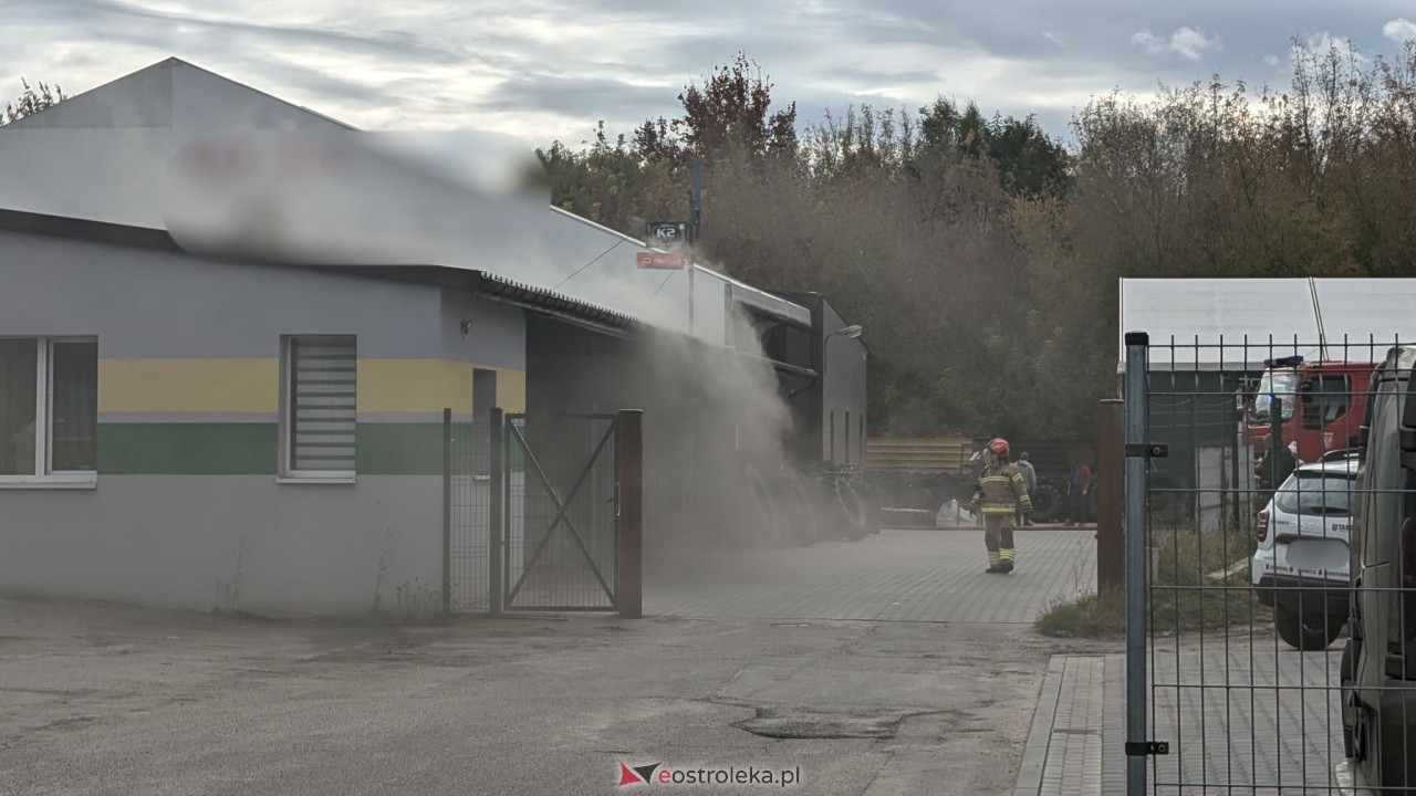 Pożar na Kołobrzeskiej w Ostrołęce [15.10.2025] - zdjęcie #3 - eOstroleka.pl