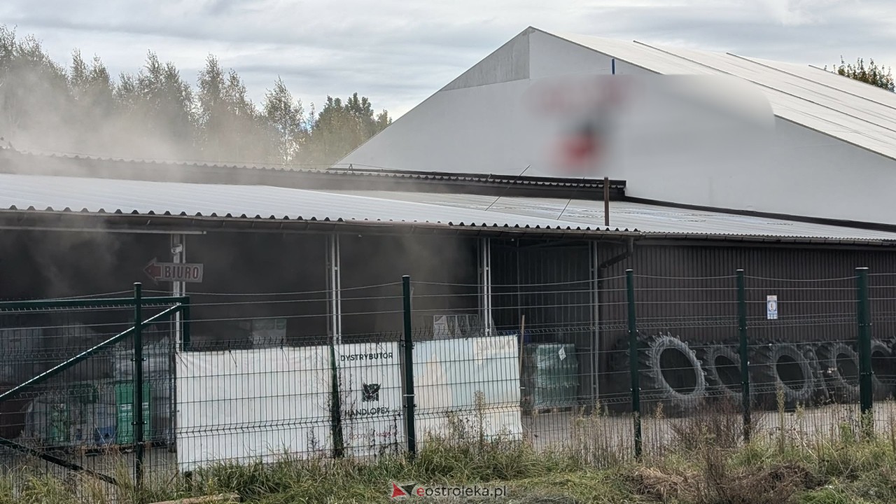 Pożar na Kołobrzeskiej w Ostrołęce [15.10.2025] - zdjęcie #1 - eOstroleka.pl