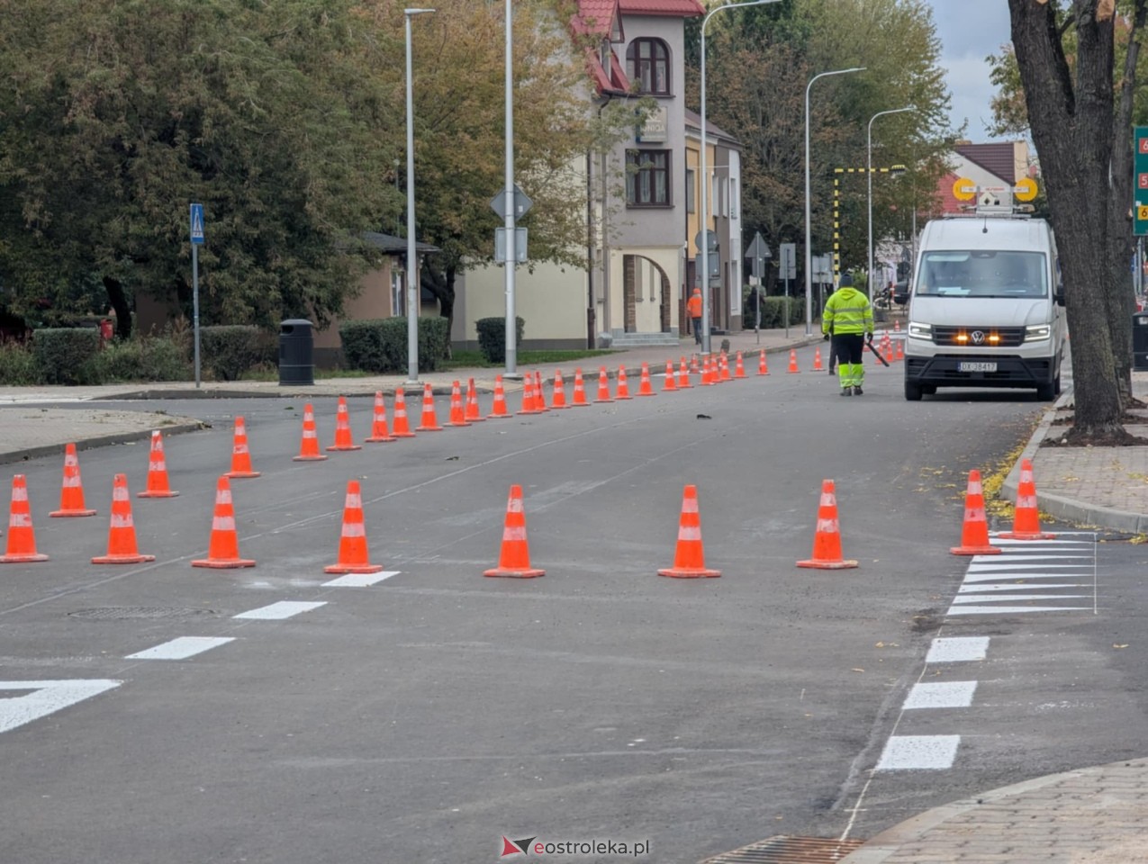 Malowanie pasów przy Goworowskiej [15.10.2025] - zdjęcie #2 - eOstroleka.pl