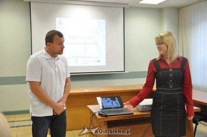 Spotkanie Rozwój i promocja wolontariatu w Ostrołęce (26.X.2011) - zdjęcie #9 - eOstroleka.pl