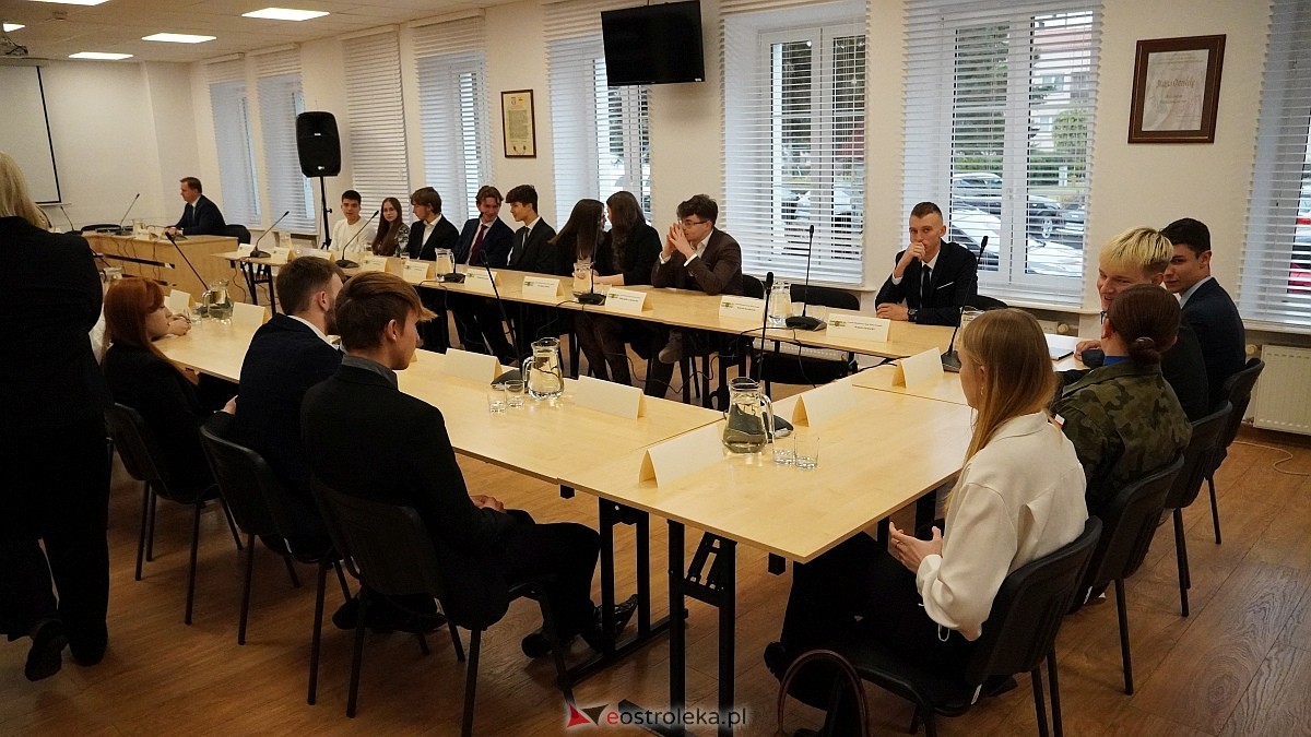 Inauguracyjna sesja Młodzieżowej Rady Miasta Ostrołęka [16.10.2025] - zdjęcie #51 - eOstroleka.pl