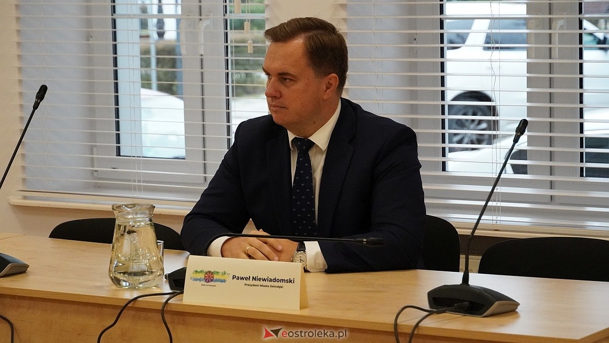 Inauguracyjna sesja Młodzieżowej Rady Miasta Ostrołęka [16.10.2025] - zdjęcie #49 - eOstroleka.pl