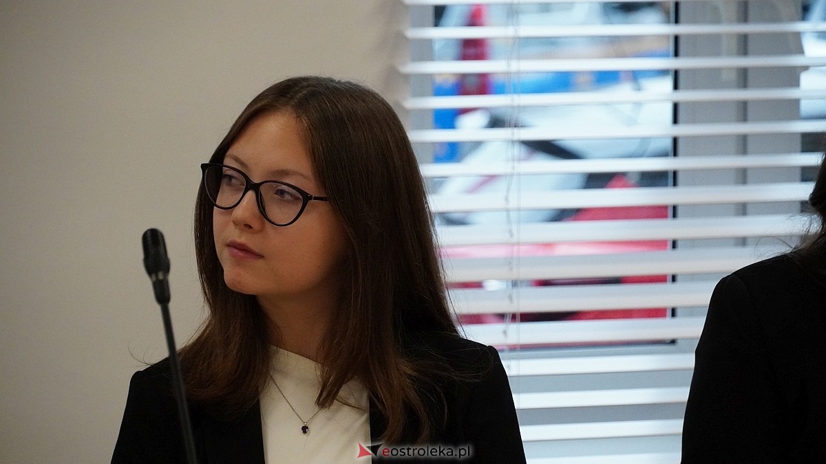 Inauguracyjna sesja Młodzieżowej Rady Miasta Ostrołęka [16.10.2025] - zdjęcie #40 - eOstroleka.pl
