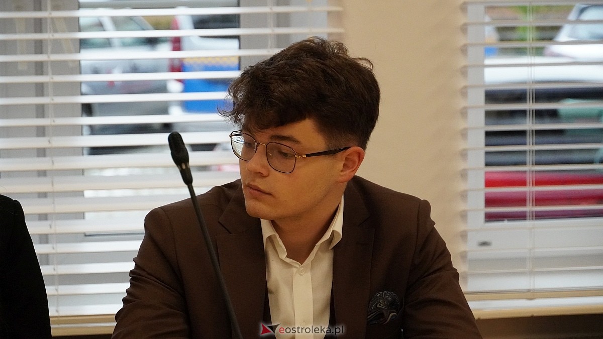 Inauguracyjna sesja Młodzieżowej Rady Miasta Ostrołęka [16.10.2025] - zdjęcie #37 - eOstroleka.pl