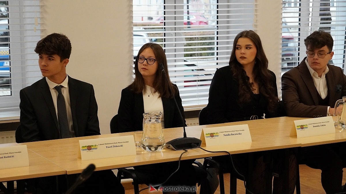Inauguracyjna sesja Młodzieżowej Rady Miasta Ostrołęka [16.10.2025] - zdjęcie #9 - eOstroleka.pl