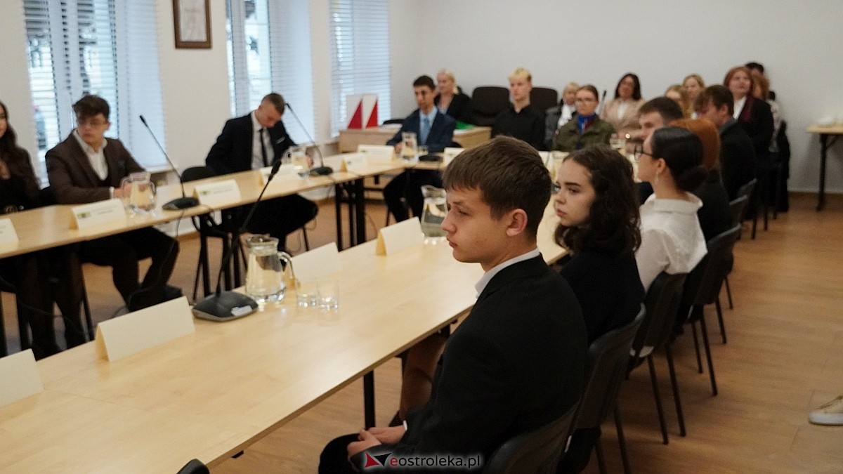 Inauguracyjna sesja Młodzieżowej Rady Miasta Ostrołęka [16.10.2025] - zdjęcie #7 - eOstroleka.pl