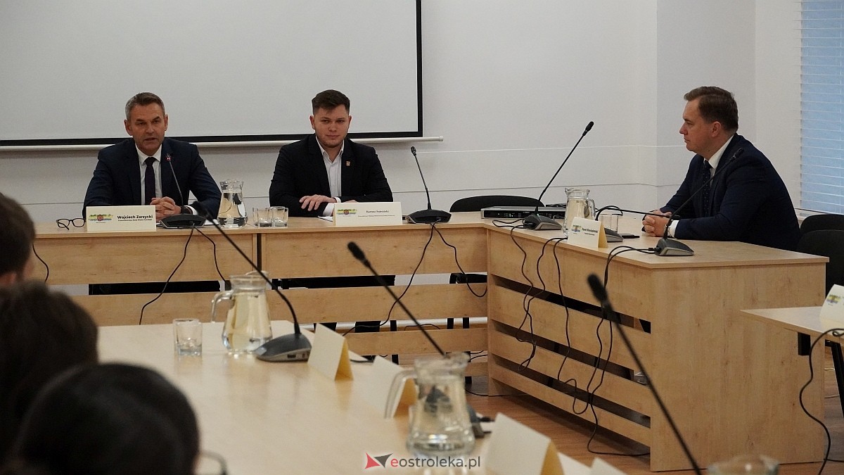 Inauguracyjna sesja Młodzieżowej Rady Miasta Ostrołęka [16.10.2025] - zdjęcie #3 - eOstroleka.pl