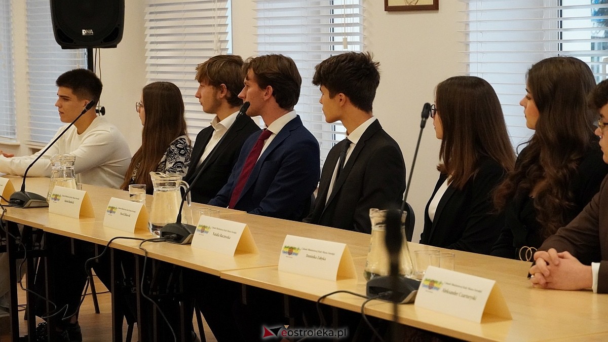 Inauguracyjna sesja Młodzieżowej Rady Miasta Ostrołęka [16.10.2025] - zdjęcie #1 - eOstroleka.pl