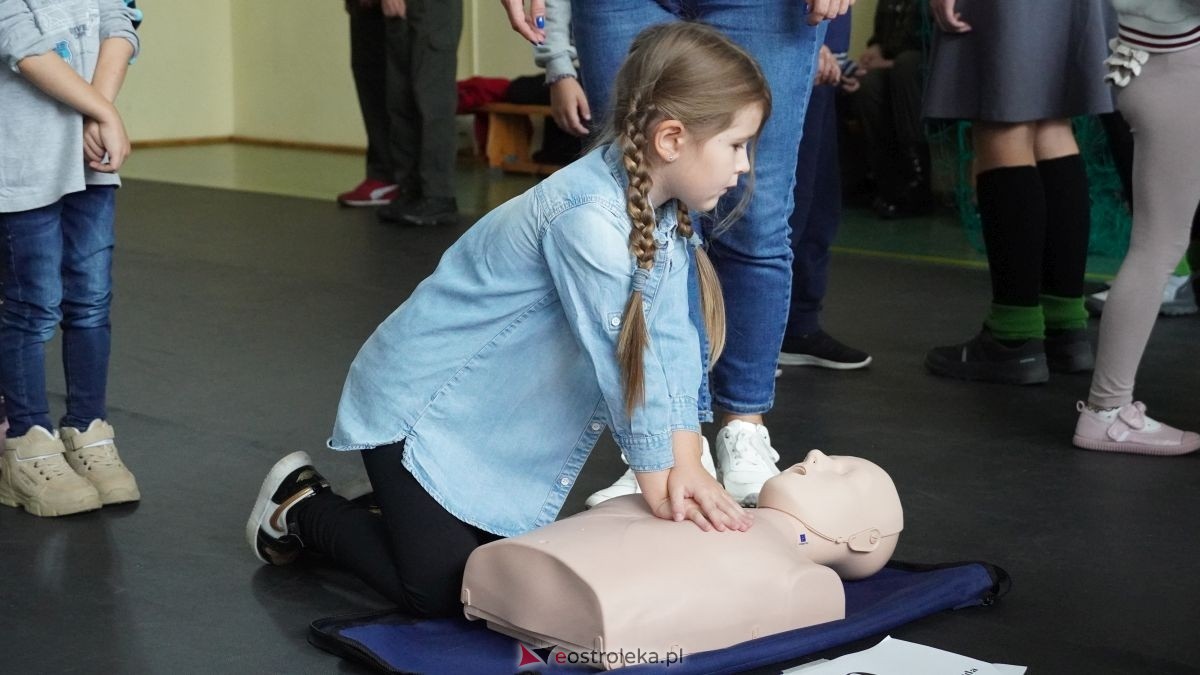 Kadzidło dołożyło swoją cegiełkę do ogólnopolskiego rekordu WOŚP! Lokalna społeczność uczyła się ratować życie z wielkim sercem [16.10.2025] - zdjęcie #96 - eOstroleka.pl