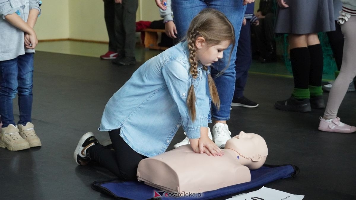 Kadzidło dołożyło swoją cegiełkę do ogólnopolskiego rekordu WOŚP! Lokalna społeczność uczyła się ratować życie z wielkim sercem [16.10.2025] - zdjęcie #95 - eOstroleka.pl