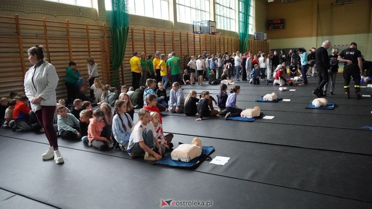 Kadzidło dołożyło swoją cegiełkę do ogólnopolskiego rekordu WOŚP! Lokalna społeczność uczyła się ratować życie z wielkim sercem [16.10.2025] - zdjęcie #92 - eOstroleka.pl