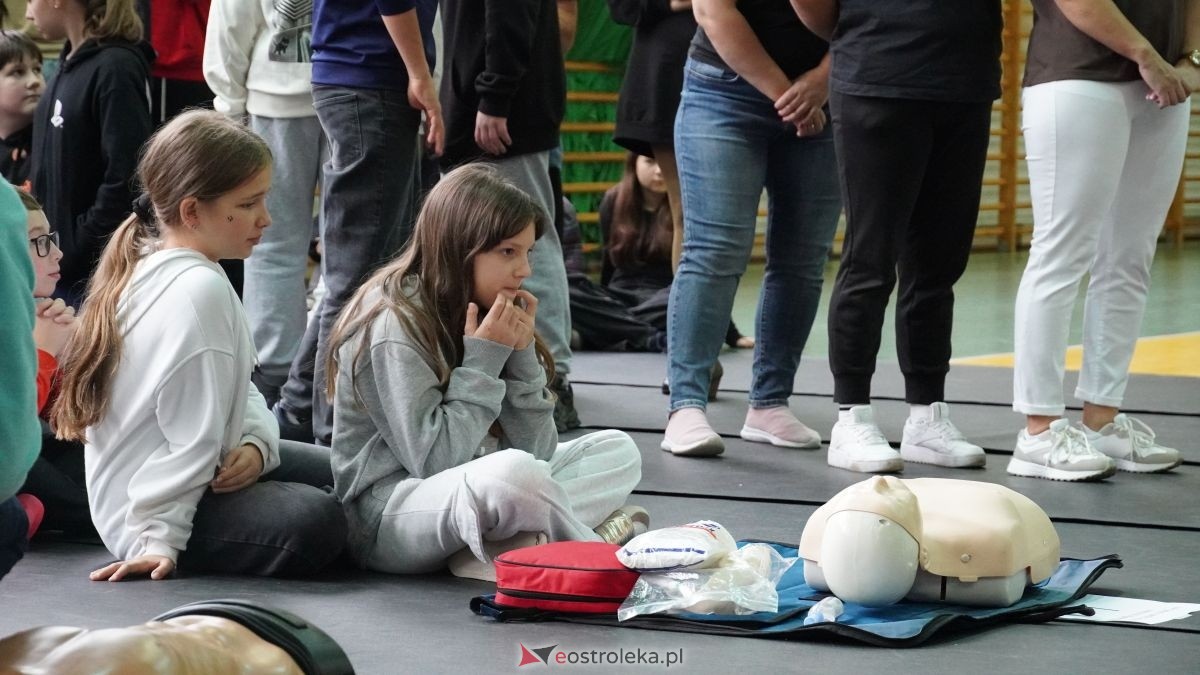 Kadzidło dołożyło swoją cegiełkę do ogólnopolskiego rekordu WOŚP! Lokalna społeczność uczyła się ratować życie z wielkim sercem [16.10.2025] - zdjęcie #86 - eOstroleka.pl