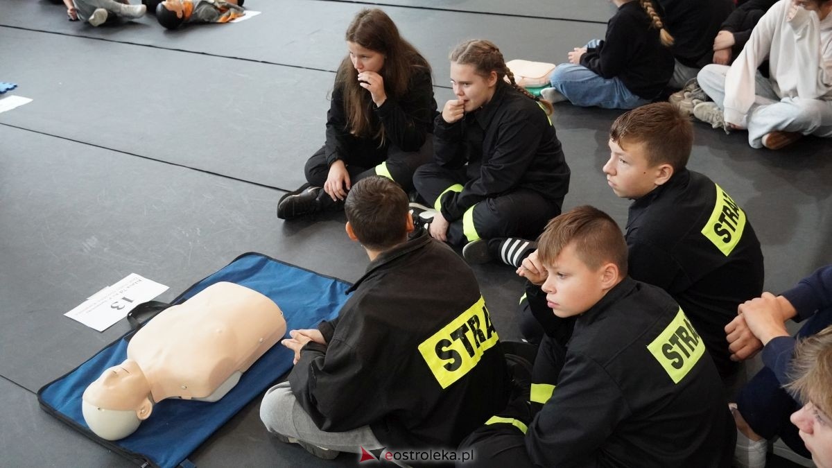 Kadzidło dołożyło swoją cegiełkę do ogólnopolskiego rekordu WOŚP! Lokalna społeczność uczyła się ratować życie z wielkim sercem [16.10.2025] - zdjęcie #71 - eOstroleka.pl